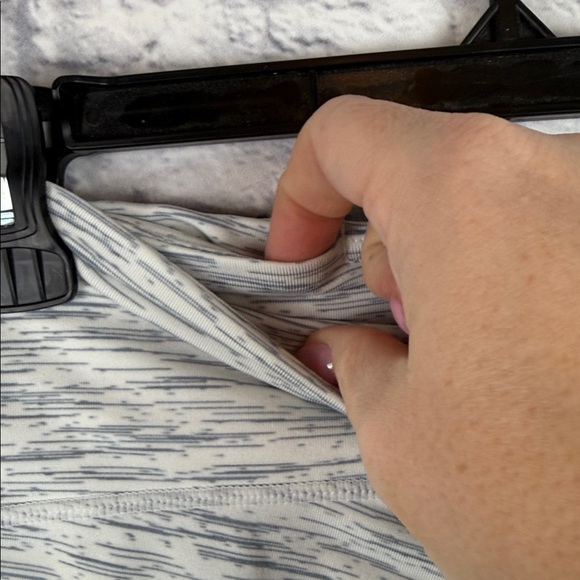 Tesla Gray and White Cropped Leggings Size Medium - Picture 5 of 5